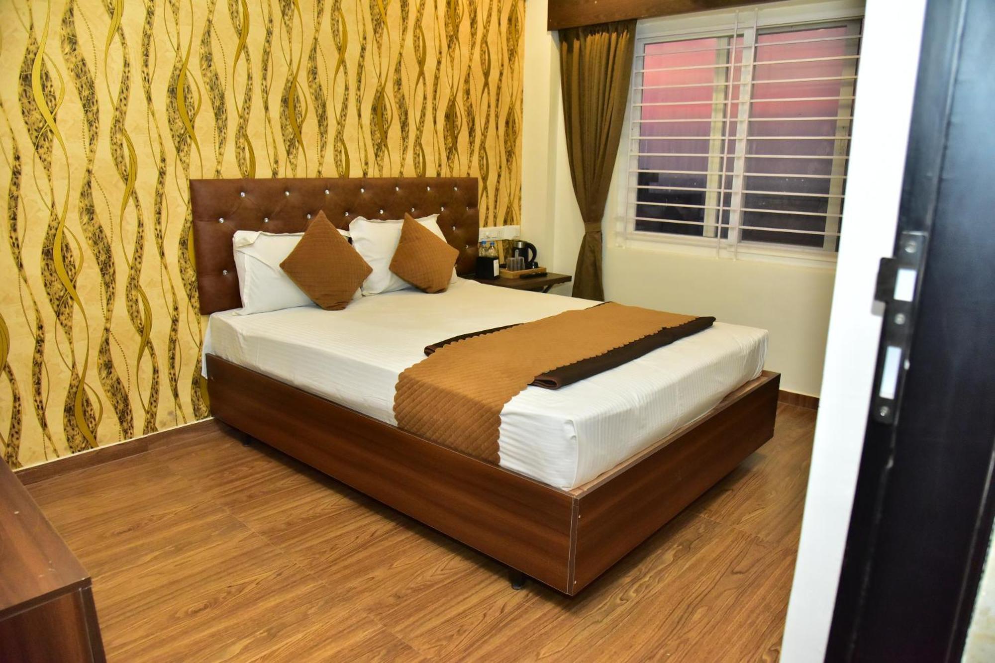 Meadows Inn Mysore Exterior foto