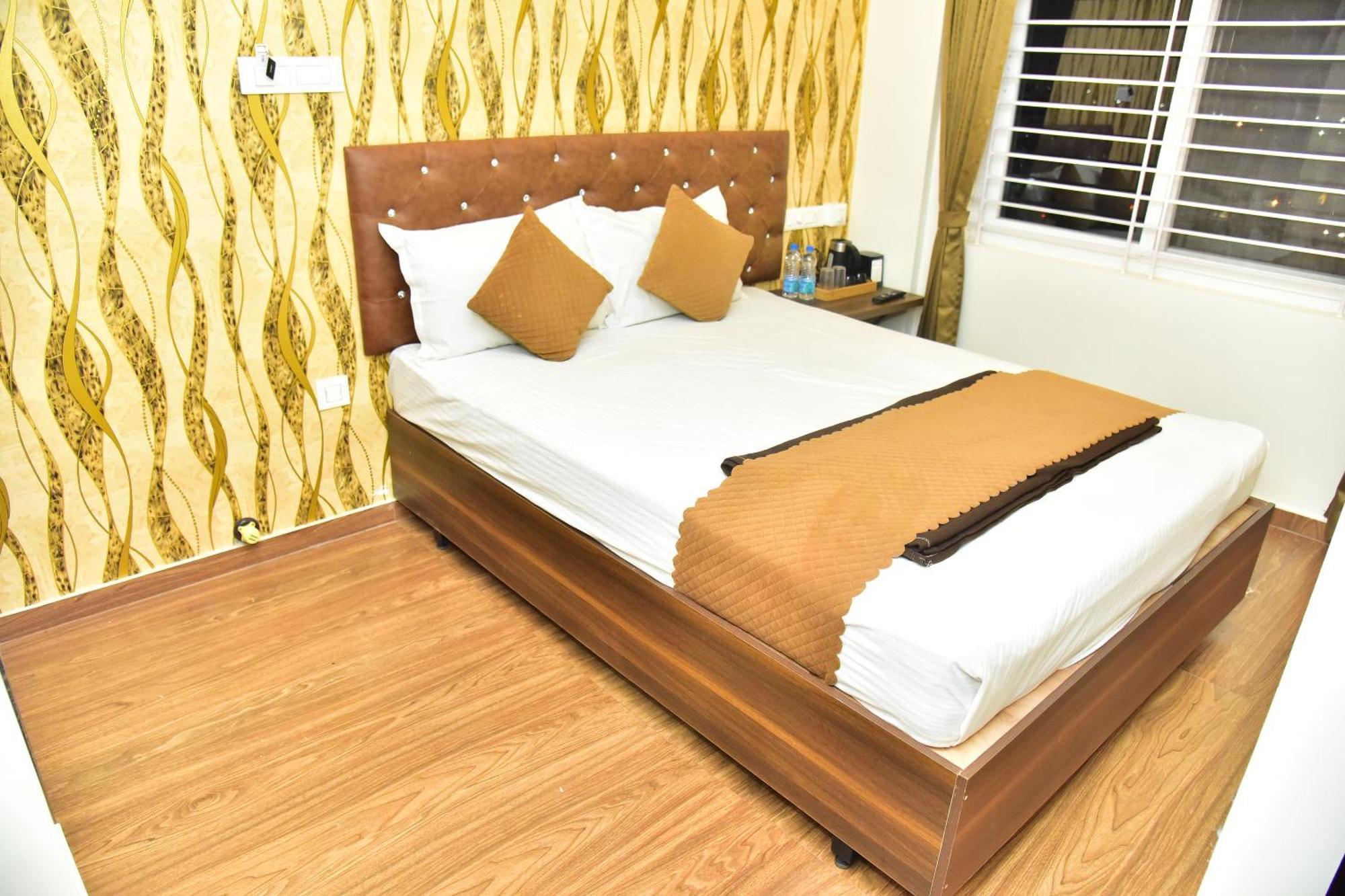 Meadows Inn Mysore Exterior foto