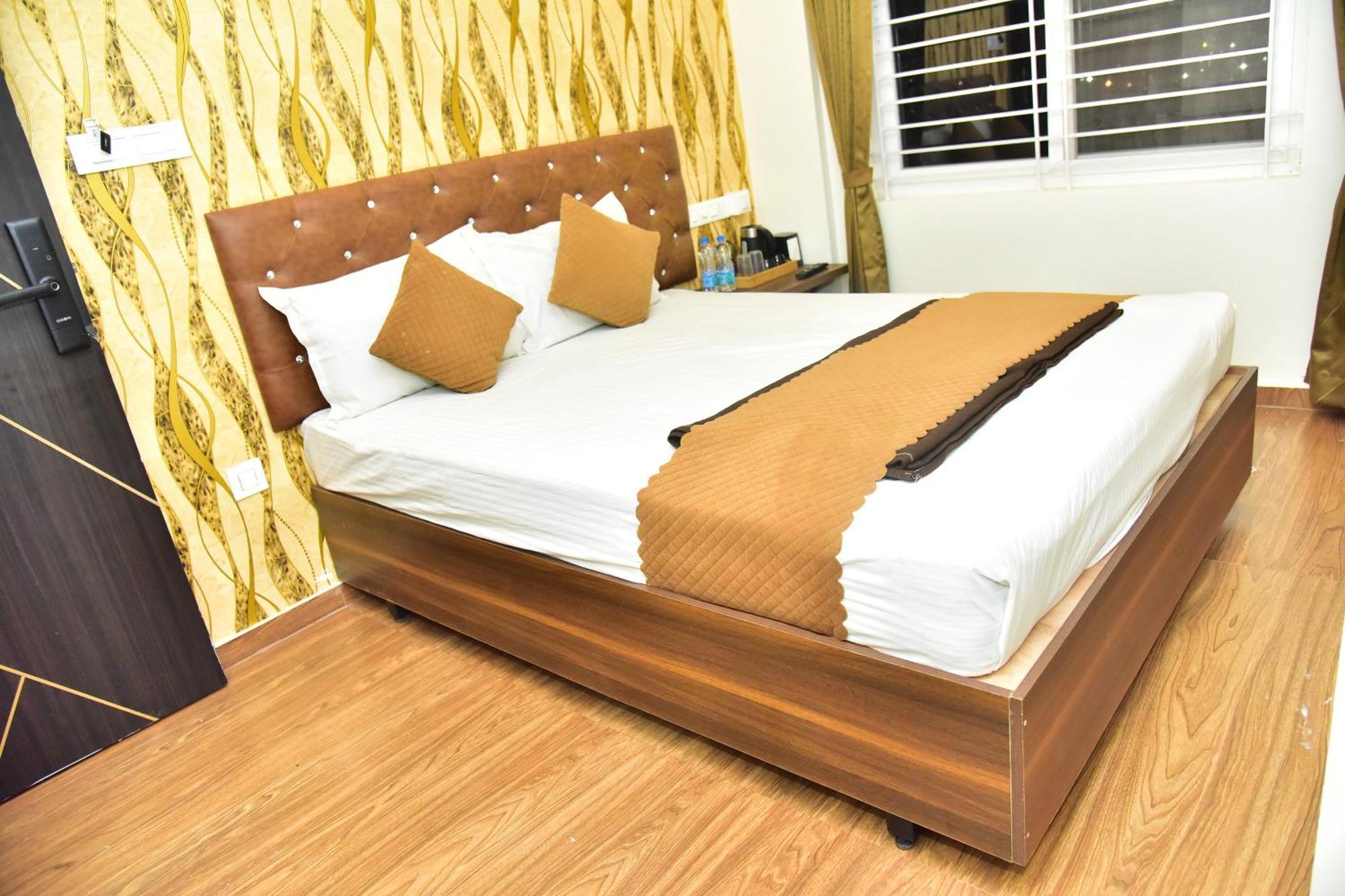 Meadows Inn Mysore Exterior foto