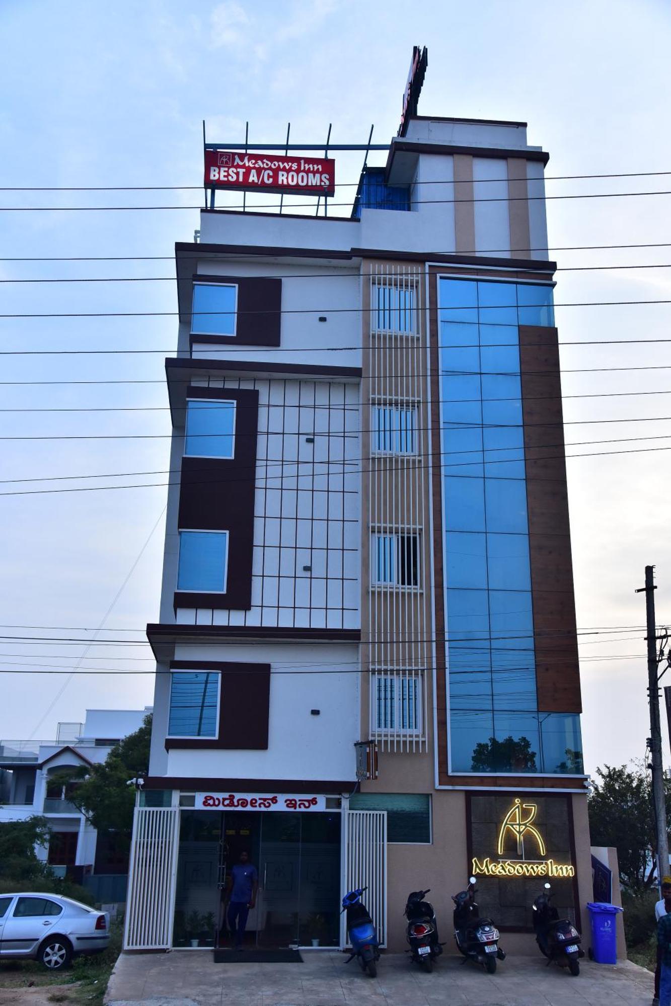 Meadows Inn Mysore Exterior foto